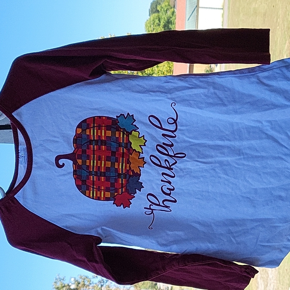 🌈 4 for $25 Girls 5/6 long sleeve shirt